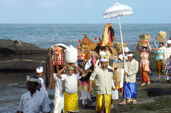Hindu Ceremony at Tanah Lot Temple
