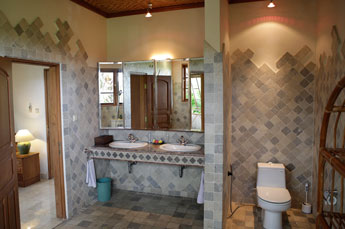 Villa Bougainvillea - bathroom