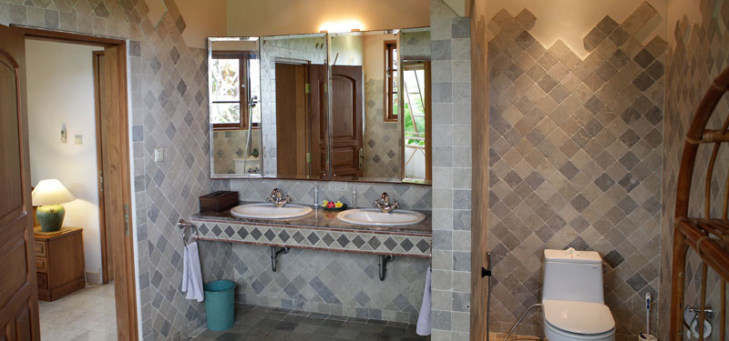 Villa Bougainvillea Bathroom