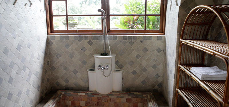 Villa Frangipani bathroom