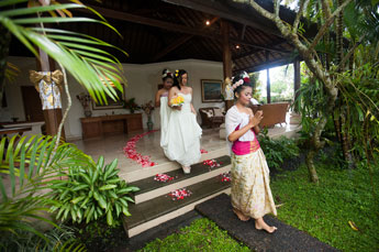 Villa Kompiang Bali Wedding - flower girls escorting the bride